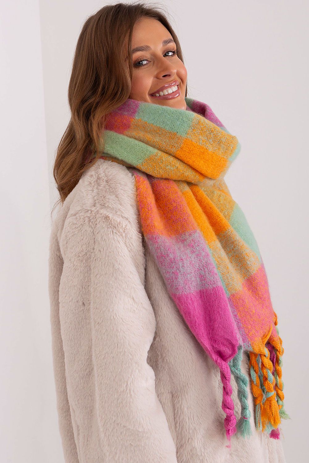  Shawl model 191717 AT 