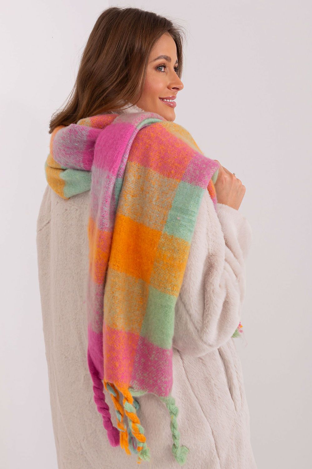  Shawl model 191717 AT 