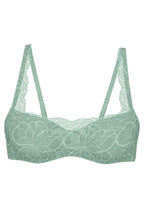  Braceless bra model 229884 Triumph 